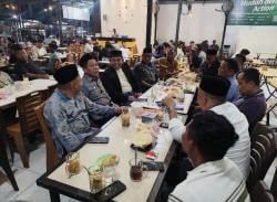 Suasana Cair! Bupati Pidie Jaya Ngopi Bareng Bupati Simeulue dan Tokoh Aceh di Tengah Riuh MTQ ke-37