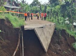 Jalan Penghubung Desa Picisan dan Desa Nyawangan Putus, BPBD Tulungagung Lakukan Mitigasi