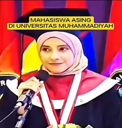 Mahasiswi Palestina Bikin Wisuda UMS Heboh, Minta Beasiswa S3 Sekalian Jodoh!