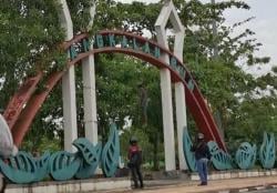 Geger, Seorang Pria Nekat Gantung Diri di Gapura Bundaran P Lima Kobar