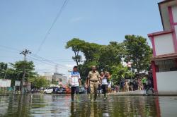 Bikers Semarang Angkut 500 Paket Sembako untuk Korban Banjir di Kaligawe