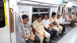 Stasiun Manggarai Mendadak Riuh! Prabowo Kasih Kejutan, Jajal KRL Bareng Rombongan