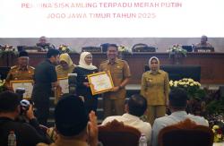 Bupati Bojonegoro & Lurah Kepatihan Raih Penghargaan Bergengsi Jogo Jatim 2025