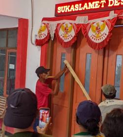 Warga Segel Kantor Desa Sukaslamet, Tolak Kembalinya Kuwu Rajudin