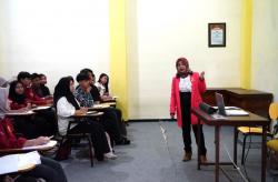 Kuliah Praktisi: Notaris Iin Ungkap Cara Merancang Kontrak Tanpa Celah Hukum di Unigoro