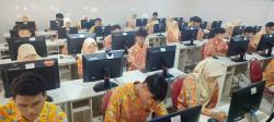199 Siswa Smamita Sidoarjo Berburu Modal Masuk PTN Lewat TKA di Laboratorium Canggih!
