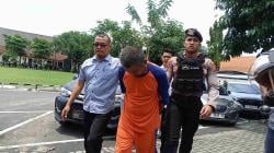BREAKING NEWS Tampang Pembunuh Sadis Wanita Tua di Jombang, Tangan Terborgol dan Terus Menunduk