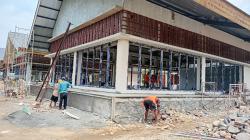 Pemasangan Tidak Sesuai, Lantai Granit Arpusda Kudus Dibongkar dan Dipasang Ulang