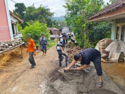 Kades Rogoh Kocek Pribadi, Jalan di Kampung Cipicung Kini Lebih Lebar dan Layak Dilalui