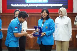 Casytha Kathmandu Raih Penghargaan Tokoh Perempuan Peduli Penyiaraan dari KPID Jateng