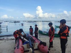 Detik-Detik Hilangnya Andri, Pemancing yang Diseret Ombak di Pantai Batu Dagong