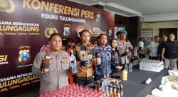 Polres Tulungagung Ungkap Jaringan Penjualan Miras Lewat COD