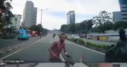 Viral! Seorang Pria Sengaja Tabrakan Diri ke Mobil di Tanah Abang, Diduga Depresi