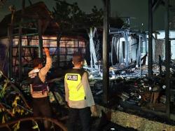 Rumah Dari Kayu Jati Milik Seorang Petani di Karangrayung Terbakar, Akibat Korsleting Listrik