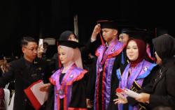 Megah & Haru! Wisuda ke-43 Universitas Galuh Cetak 714 Pemimpin Etis, Bupati Herdiat Ikut Bangga!