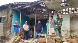 Rumah Dua Janda di Limbangan Garut Ambruk Diterjang Hujan Deras