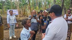 Senyum Sumringah Dua Warga Lansia di Kiuola TTU karena Dapat Rumah Layak Huni