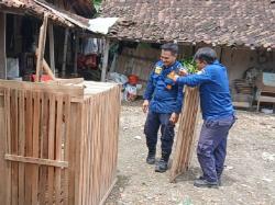 Evakuasi Kera Liar yang Resahkan Warga Ngrandah Toroh oleh Petugas Damkar Belum Membuahkan Hasil