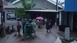 Banjir-Longsor Terjang Brebes, 2 Warga Tewas Tersengat Listrik dan Terseret Arus