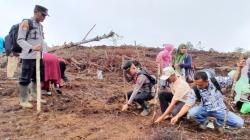 Cucu Kamanakan Datuak Sati Pasaman Barat Kompak Tanam Jagung untuk Lumbung Pangan Nasional