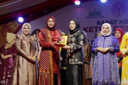 Lhokseumawe Raih Juara I Fashion Show Wastra Khas Aceh di Rakor Dekranasda 2025