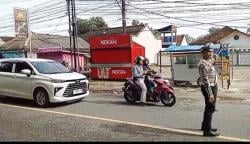 Lalu Lintas Terhenti, Hati Bergetar! Aksi Satlantas Pangandaran Bikin Warga Bangga Sekaligus Haru
