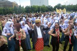 Seru, Rekor Menari Goyang Tabola Bale dengan Peserta Terbanyak Tercipta di Simpang Lima Semarang