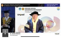 Perjalanan Inspiratif! Johar Firdaus Tamat Doktor di Usia Senja, Pecahkan Rekor Wisuda Unpad