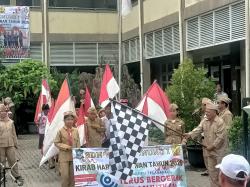 Semangat Pahlawan Hidup di SDN Warugunung Surabaya, Siswa Kirab Pakai Kostum Layaknya Pejuang
