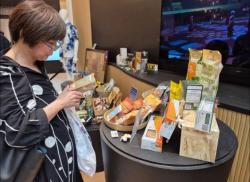 Melanggengkan Tradisi dan Warisan Sunda dengan Sekeping Opak