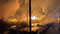 Sukahaji Bandung Membara, Api Berkobar Lalap Belasan Jongko Kayu