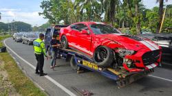 Mobil Mewah Mustang Tabrak Pohon di Pekanbaru, Ini Penyebabnya
