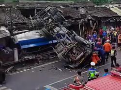 Kecelakaan Maut Truk Tangki Tabrak 2 Mobil di Jalan Purworejo-Magelang, 1 Orang Tewas 3 Luka