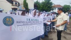 IKASMA Negeri 1 Kota Tegal Serahkan Bantuan Beasiswa
