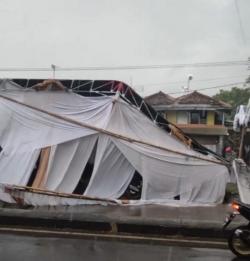 Tenda Hajatan Roboh Diterjang Angin Kencang, BMKG Ingatkan Cuaca Ekstrem di Ciayumajakuning