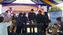 Ultah ke-14, Lucky Hakim dan Kader NasDem Indramayu Bagikan Seribu Paket Sembako