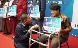 Bupati Karawang Naikkan Anggaran Beasiswa Kacer Jadi Rp25 Miliar, Fokus ke Siswa Kurang Mampu