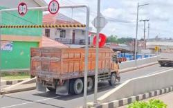 Warga Resah Truk Tronton Lewati Fly Over Tenjo, Kades Minta Pemkab Bogor Atur Jam Operasional