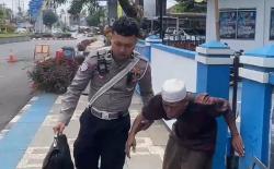 Aksi Heroik Bripda Yanuar! Temukan Lansia Terlantar, Langsung Bergerak Cepat!