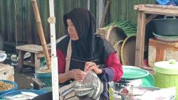 Cuaca Ekstrem Guncang Selat Sunda, Pasokan Ikan Anjlok dan Harga Melambung