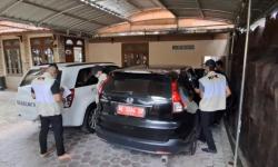 Tim KPK Geledah Rumah Dinas Sekda Ponorogo, Berikut Dua Mobil