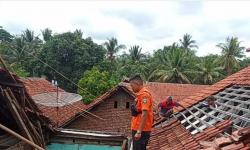 Sambaran Petir Bikin 2 Rumah di Kuningan Rusak, Seorang Warga Alami Luka