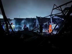 Api Mengamuk di Belawan: 5 Rumah Terbakar Dini Hari, Kerugian Ditaksir Ratusan Juta