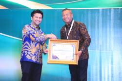 Bupati Tulungagung Terima Penghargaan Inovasi Teknologi pada Inotek Award 2025
