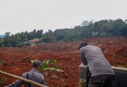 Masih Ada 20 Warga Tertimbun Longsor, Pemkab Cilacap Kerahkan Seluruh Kekuatan