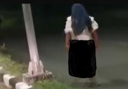 Viral! Video 52 Detik Wanita Asyik Mesum di Pinggir Jalan Kepergok Warga Bangkalan Madura