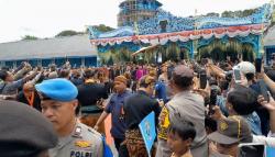 Ratusan Prajurit Keraton Kawal Prosesi Kirab Sakral Jumenengan SISKS Paku Buwono XIV