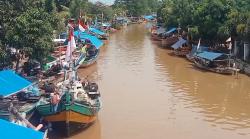 Cuaca Ekstrem Musim Baratan Lumpuhkan Aktivitas Nelayan di Pantura Subang