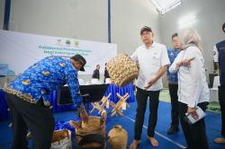 Dari Desa Bojongnangka ke Amerika: Kerajinan Pelepah Pisang Jadi Harapan Baru KPM