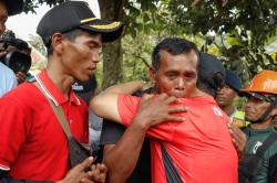 Cerita Sedih Sariman, Buruh Bangunan yang Kehilangan Istri dan Anak Tertimbun Longsor Cilacap